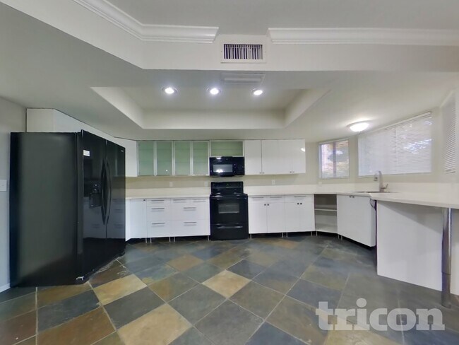 Building Photo - 1726 N Summer Cir