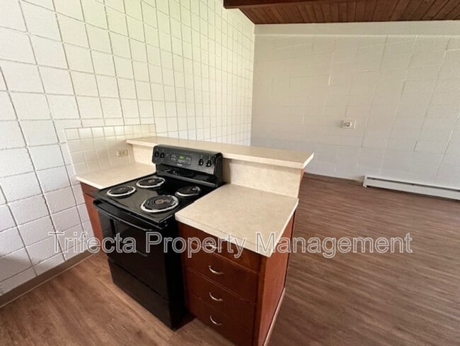 Building Photo - 608 Parker St