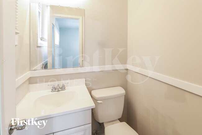 Building Photo - 6311 N Lenox Ave