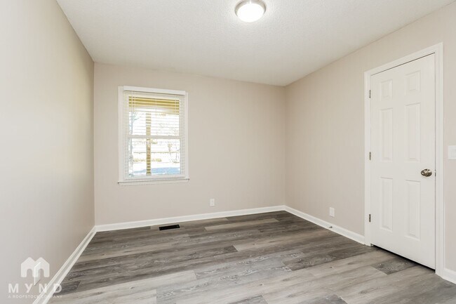 Building Photo - 907 Briar Ct