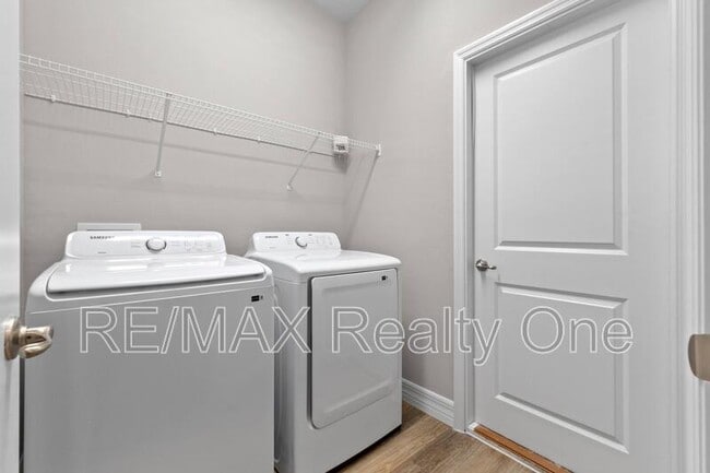 Building Photo - 836 E Weldon Ct