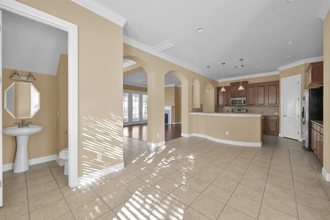 Building Photo - 14527 San Pietro Dr