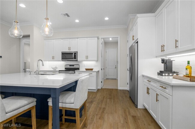 Building Photo - 7285 Saona CT