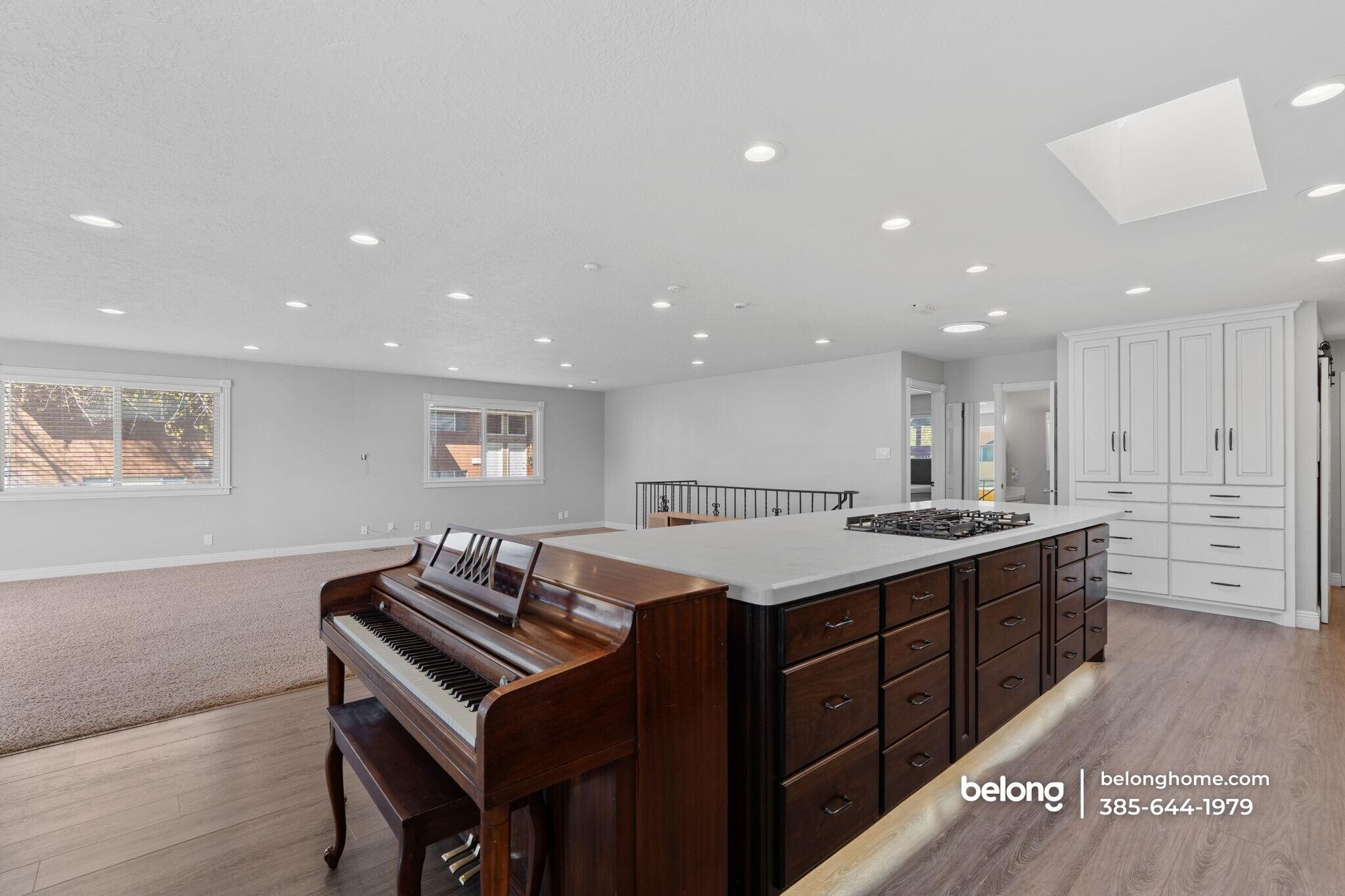 Building Photo - 428 200 E