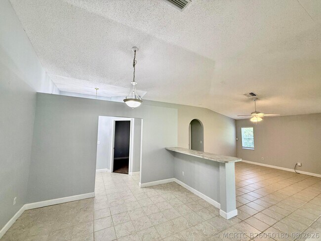 Building Photo - 5707 Silver Oak Dr