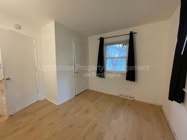 Building Photo - 4211 Beechmount Ave