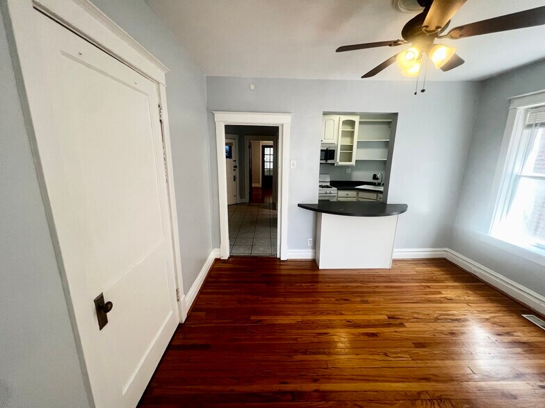 Great space for entertaining friends while cooking. - 2107 Maury Ave