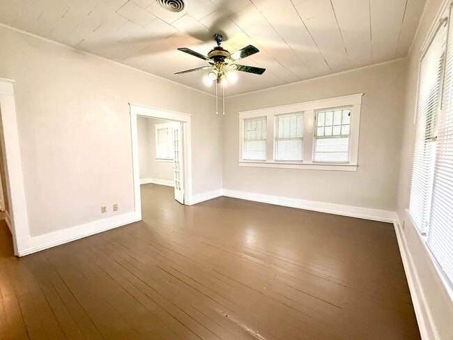 Building Photo - 1501 N Washington St