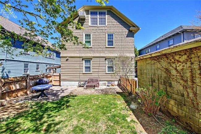 Building Photo - 91 4th St