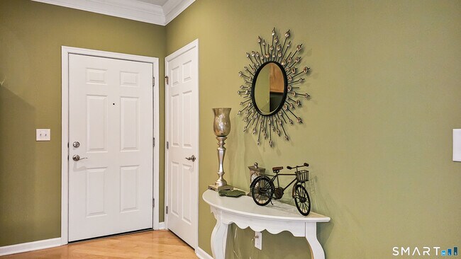 Building Photo - 203 Center Meadow Ln