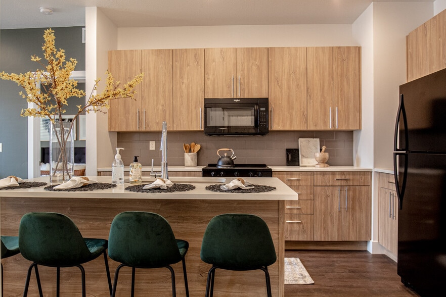 Primary Photo - Strata Apartments