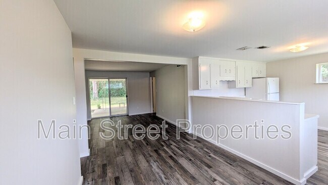 Building Photo - 2117 Pullman Cir