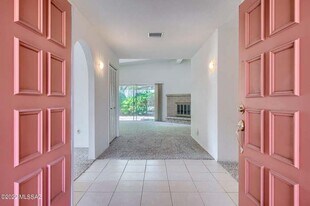 Building Photo - 7551 E La Cienega Dr