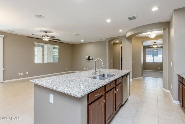 Building Photo - 20673 E Canary Way