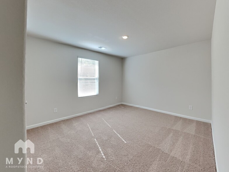 Building Photo - 138 Taverners Ln