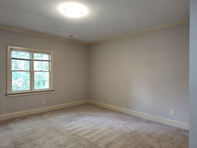 Building Photo - Stunning home located in the Popular Piper Glenn Community!