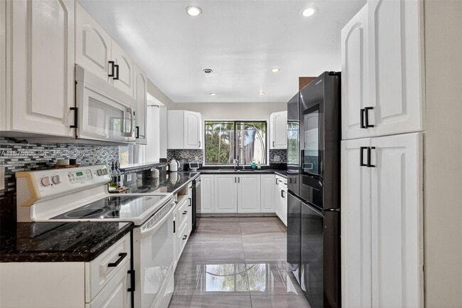 Building Photo - 20424 NE 10th Ct Rd