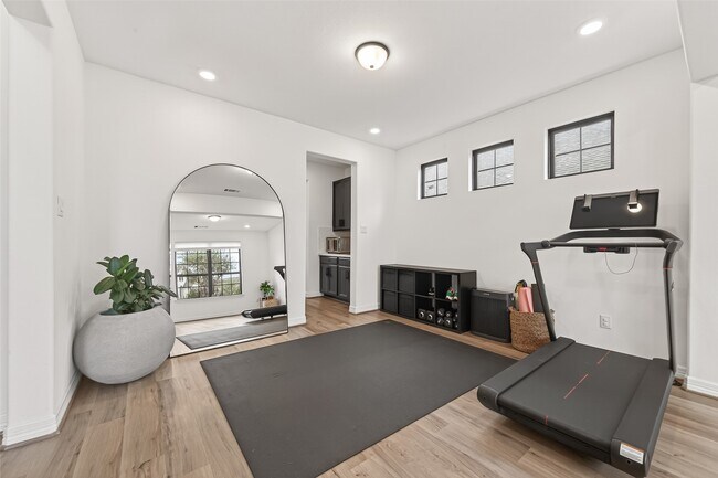 Building Photo - 2806 Tumlinson Dr