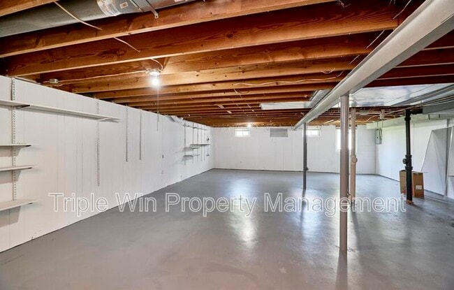 Building Photo - 1955 Bobbinray Ave
