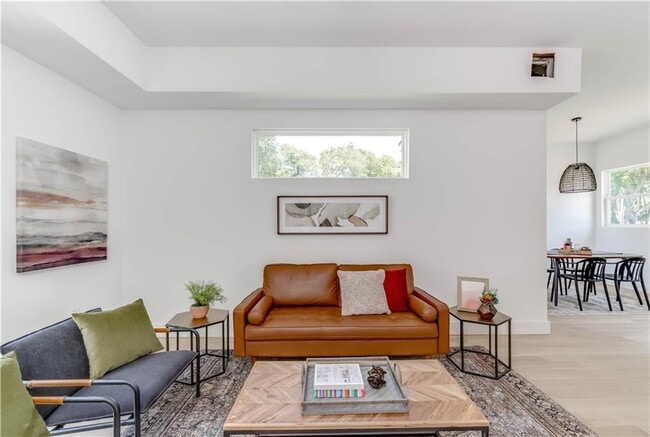 Building Photo - 4800 Vinson Dr