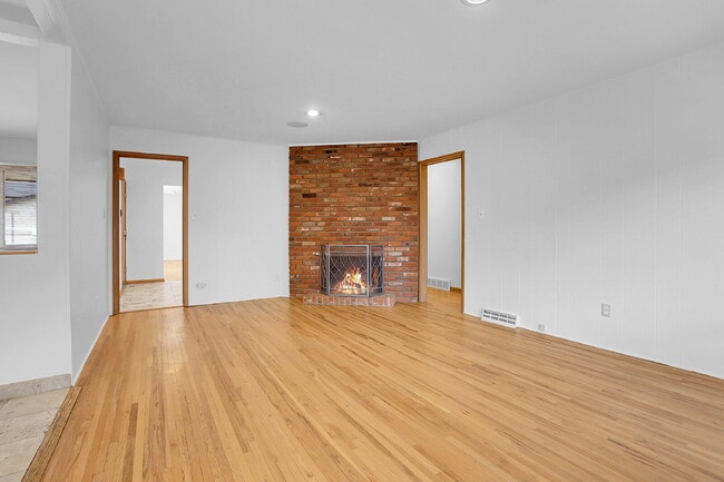 Building Photo - $3,000.00, 3 Bed, 3 Bath, Single Family Ho...