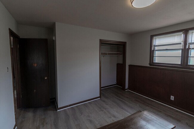 Building Photo - 1804 Sylvan Ln