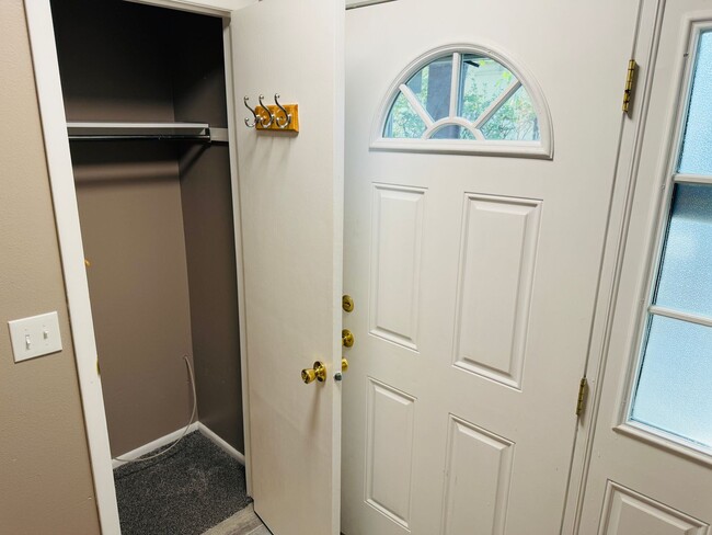 Building Photo - December Free and January HALF OFF! West End Condo with Deck, Central AC and community pool