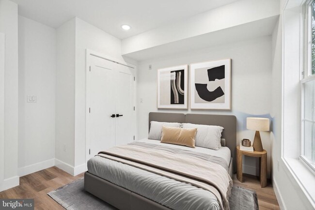 Building Photo - 2330 Frankford Ave