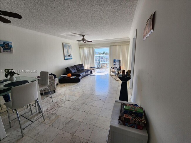 Building Photo - 3944 NE 167th St