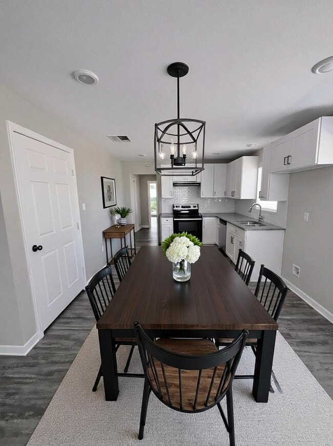 Building Photo - 3700 4th St