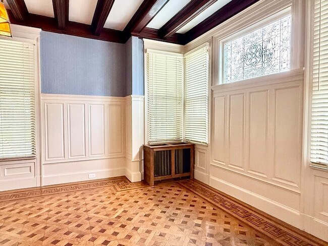 Building Photo - 114 Church St