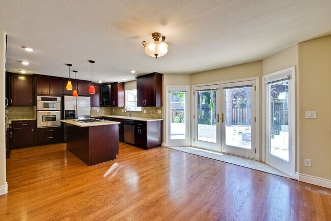 Building Photo - Gorgeous Willow Glen Two Story Home Availa...