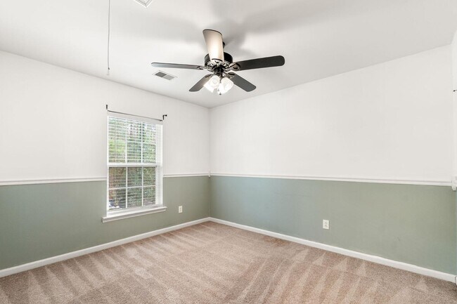 Building Photo - 129 Towering Pine Dr