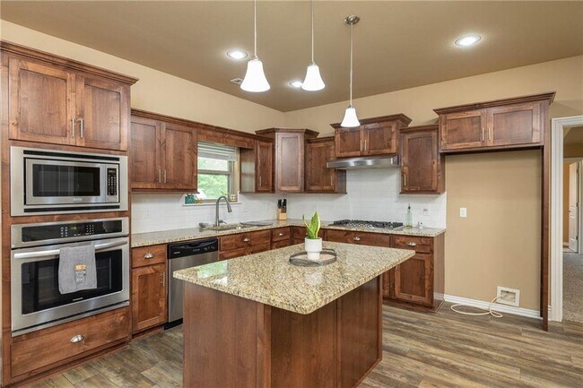 Building Photo - 13427 Meadow Ridge