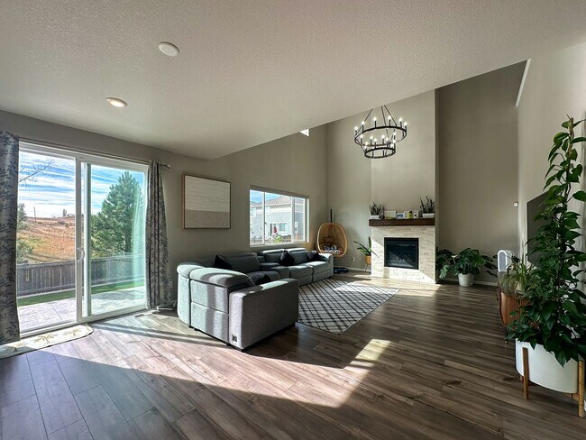 Building Photo - Almost Brand New Meadowlark 4bd 3.5ba home