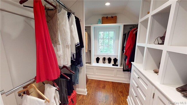 Building Photo - 225 S Barry Ave