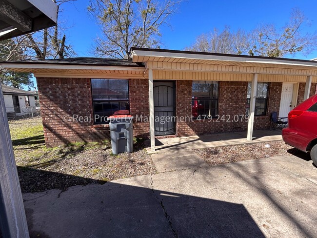 Building Photo - 203 S Boone St