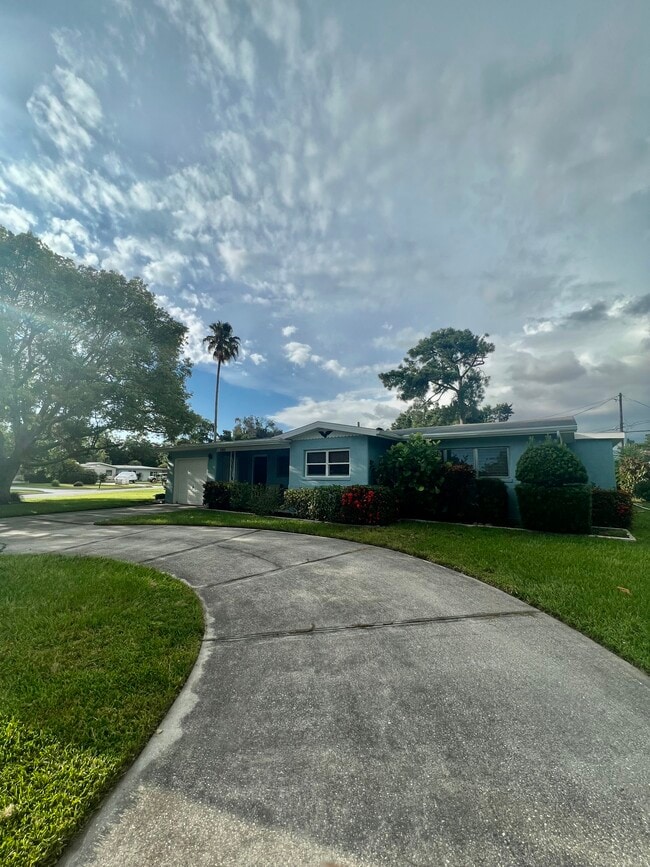 Building Photo - 1720 59th St S