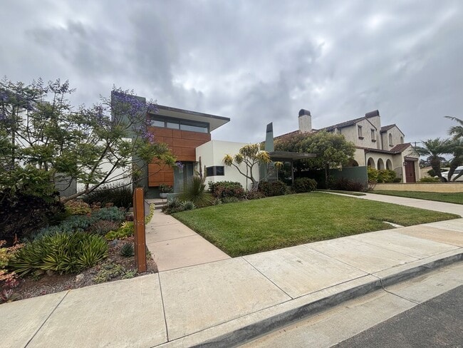 Building Photo - Mid-Century Modern 4 Bedroom Home in Carls...