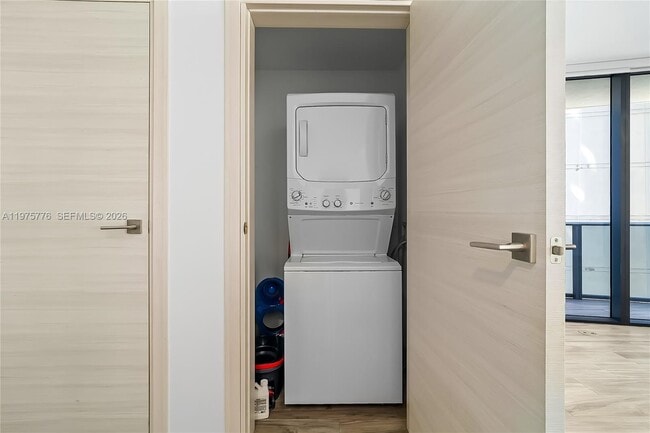 Building Photo - 801 S Miami Ave