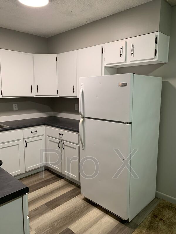 Building Photo - 2037 S River St