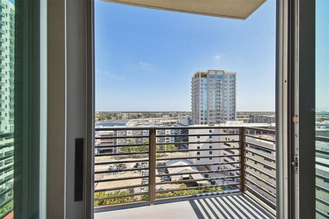 Building Photo - 1208 E Kennedy Blvd