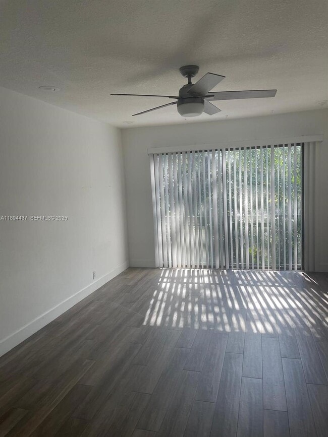 Building Photo - 10 Sheoah Blvd