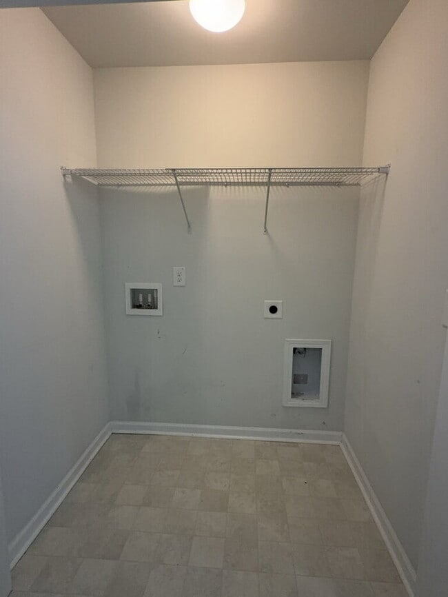 Building Photo - 838 Redbud Ln
