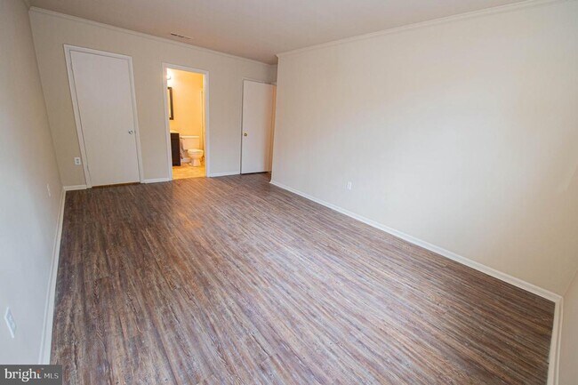 Building Photo - 804 College Ln