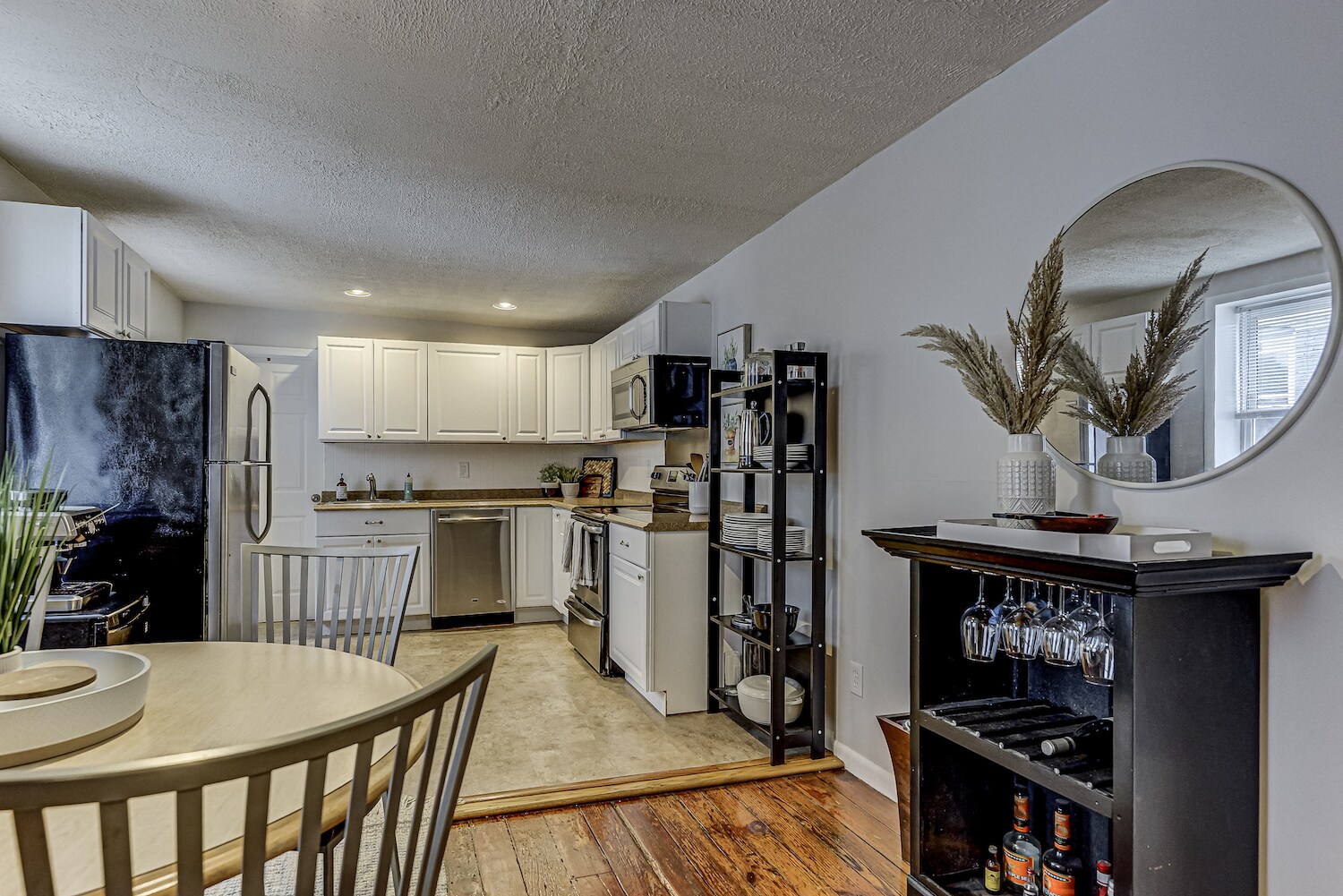 Building Photo - 1736 Light St