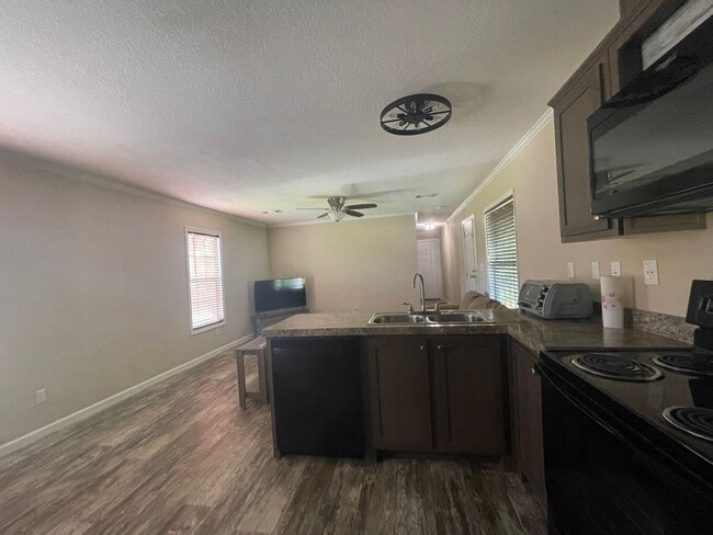 Building Photo - Quiet 3/2