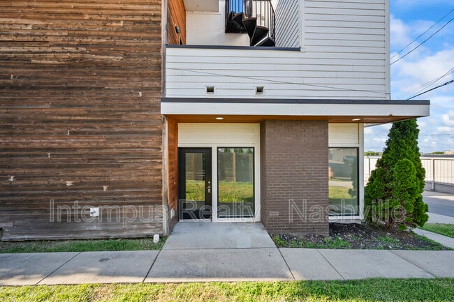 Building Photo - 962 9th Ave S