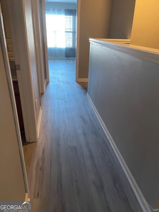 Building Photo - 331 Oakview Way