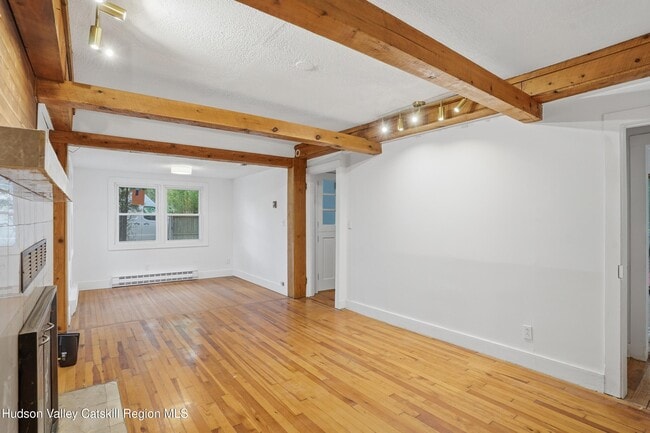 Building Photo - 872 NY-212